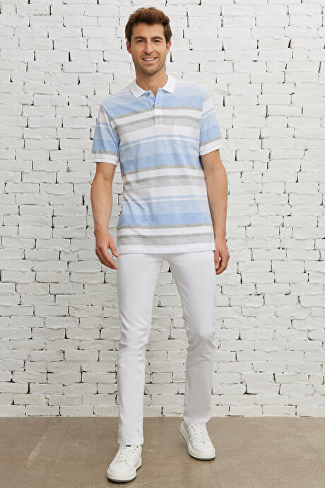 Comfort Fit Rahat Kesim Polo Yaka %100 Pamuk Cepli Desenli Beyaz-Açık Mavi Tişört resmi