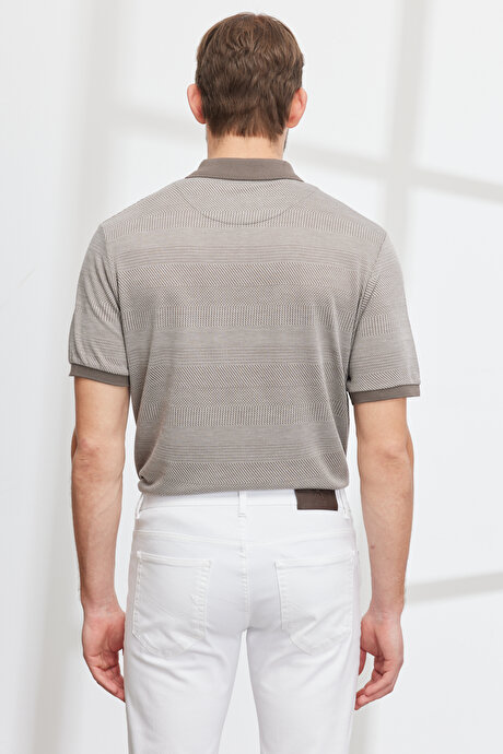 Comfort Fit Geniş Kesim Polo Yaka Jakarlı Vizon Tişört resmi