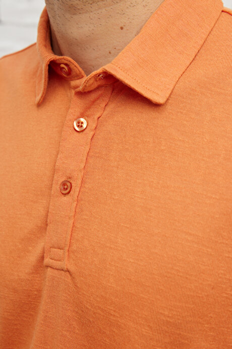 Slim Fit Dar Kesim Polo Yaka Kısa Kollu Keten Görünümlü Turuncu Tişört resmi