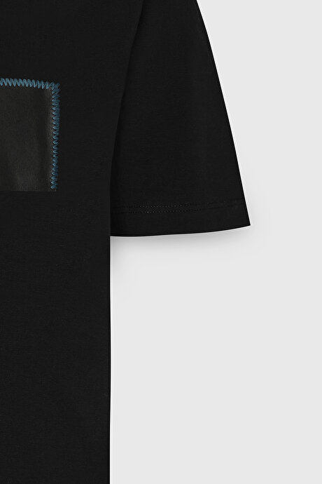 Slim Fit Dar Kesim Bisiklet Yaka Pamuklu Desenli Siyah Tişört resmi