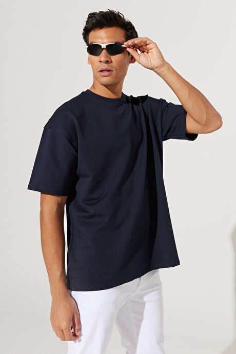 Oversize Bol Kesim Bisiklet Yaka Pamuklu Kısa Kollu Lacivert Tişört resmi