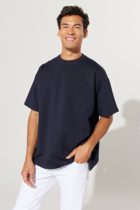 Oversize Bol Kesim Bisiklet Yaka Pamuklu Kısa Kollu Lacivert Tişört resmi