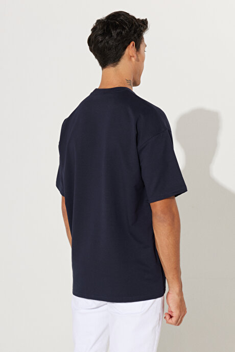 Oversize Bol Kesim Bisiklet Yaka Pamuklu Kısa Kollu Lacivert Tişört resmi