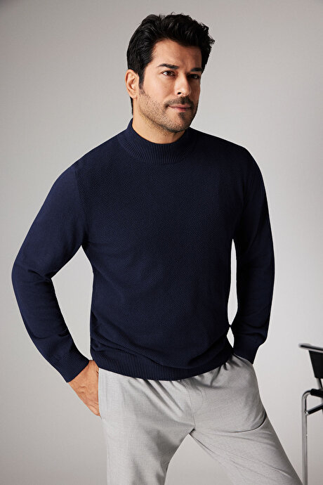 Standart Fit Normal Kesim Yarım Balıkçı Yaka Pamuklu Lacivert Kazak resmi