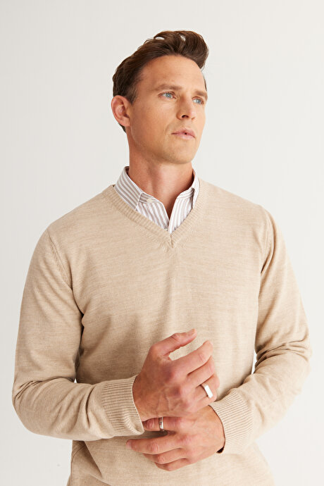 Anti-Pilling Tüylenme Yapmayan Standart Fit Normal Kesim V Yaka Triko Bej Kazak resmi