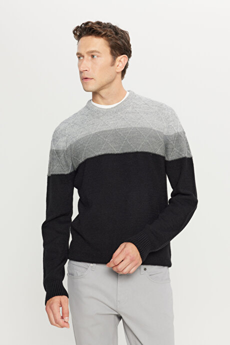 Standart Fit Normal Kesim Bisiklet Yaka Colorblock Desenli Gri-Siyah Kazak resmi