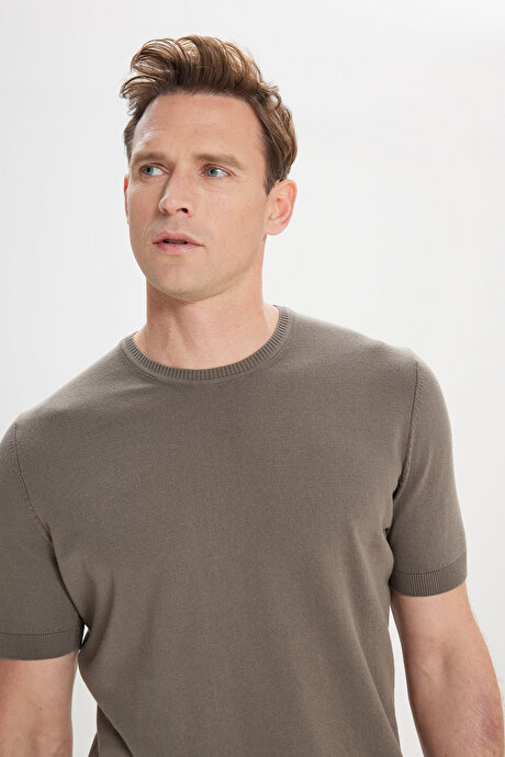 Standart Fit Normal Kesim %100 Pamuk Bisiklet Yaka Haki Tişört resmi