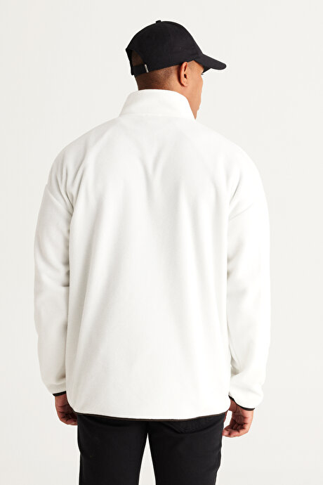 Oversize Bol Kesim Bato Yaka Cep Detaylı Fermuarlı Soğuk Geçirmez Sweatshirt Beyaz Polar resmi