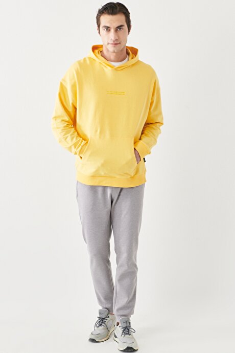 Oversize Fit Geniş Kesim Kapüşonlu Baskılı Sarı Sweatshirt resmi