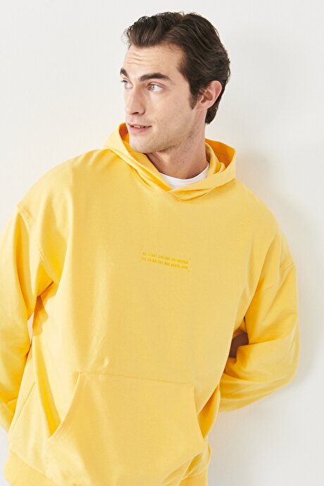 Oversize Bol Kesim Kapüşonlu Baskılı Sarı Sweatshirt resmi