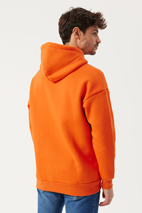 Oversize Fit Geniş Kesim Kapüşonlu Pamuklu Baskılı Oranj Sweatshirt resmi