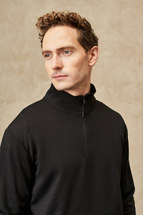 Standart Fit Normal Kesim Bato Yaka Soğuk Geçirmez Fermuarlı Önü Cepli Siyah Sweatshirt resmi