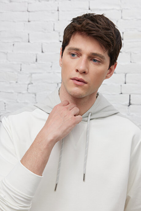 Standart Fit Normal Kesim Kapüşonlu Cepli Ekru-Bej Sweatshirt resmi