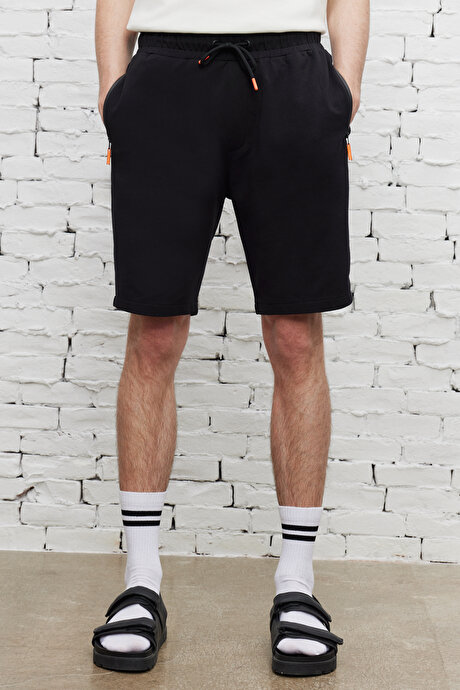 Standart Fit Normal Kesim Pamuklu Cepli Siyah Şort resmi