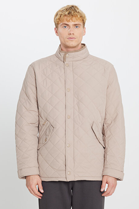 Standart Fit Normal Kesim Dik Yaka Kapitone Desenli Bej Mont resmi