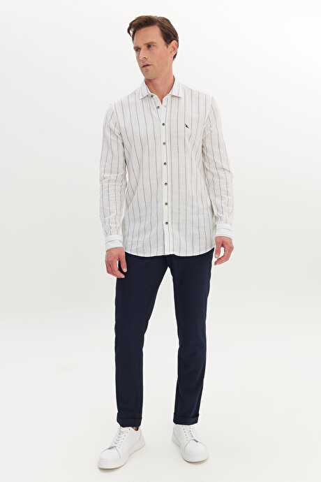 Slim Fit Dar Kesim %100 Pamuk Klasik Yaka Çizgili Beyaz-Lacivert Gömlek resmi