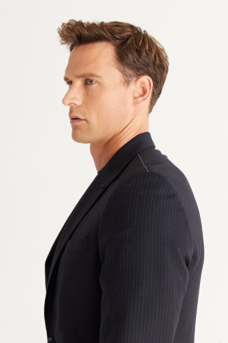 Slim Fit Dar Kesim Kırlangıç Yaka %100 Yünlü Çizgili Koyu Lacivert Takım Elbise resmi
