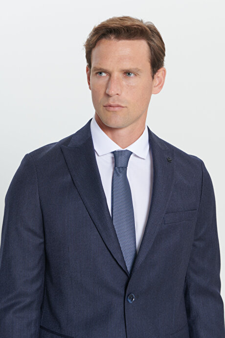 Slim Fit Dar Kesim Kırlangıç Yaka %100 Yünlü Çizgili Lacivert Takım Elbise resmi