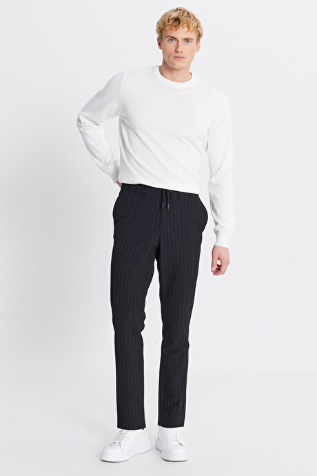 Yumuşak Dokulu Slim Fit Beli Bağlamalı Yan Cepli Gofre Desenli Siyah Pantolon resmi