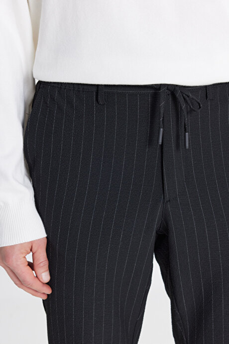 Yumuşak Dokulu Slim Fit Beli Bağlamalı Yan Cepli Gofre Desenli Siyah Pantolon resmi