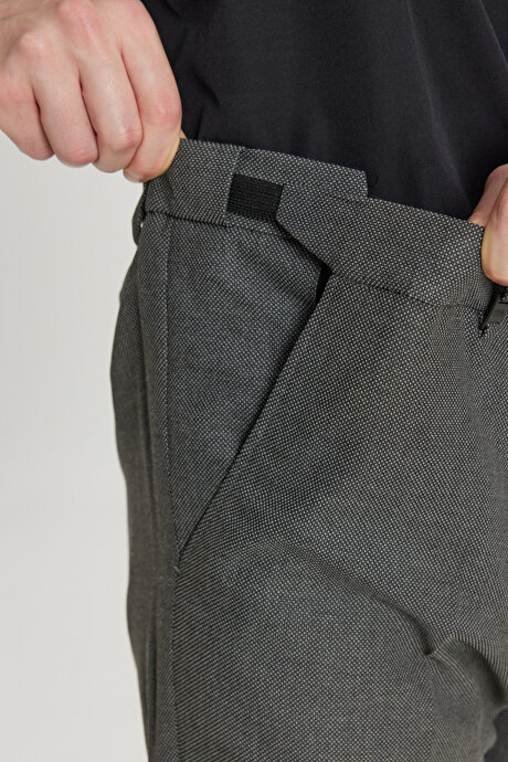 Slim Fit Dar Kesim Beli Gizli Lastikli Yan Cepli Armürlü Klasik Siyah Pantolon resmi