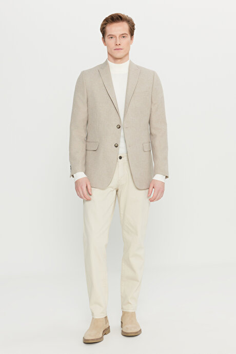 Slim Fit Dar Kesim Kırlangıç Yaka Kapak Cepli Armürlü Blazer Bej Ceket resmi