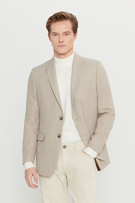 Slim Fit Dar Kesim Kırlangıç Yaka Kapak Cepli Armürlü Blazer Bej Ceket resmi