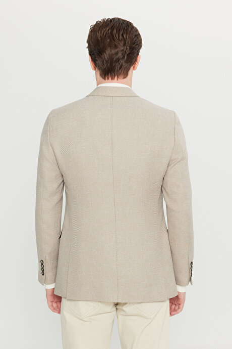 Slim Fit Dar Kesim Kırlangıç Yaka Kapak Cepli Armürlü Blazer Bej Ceket resmi