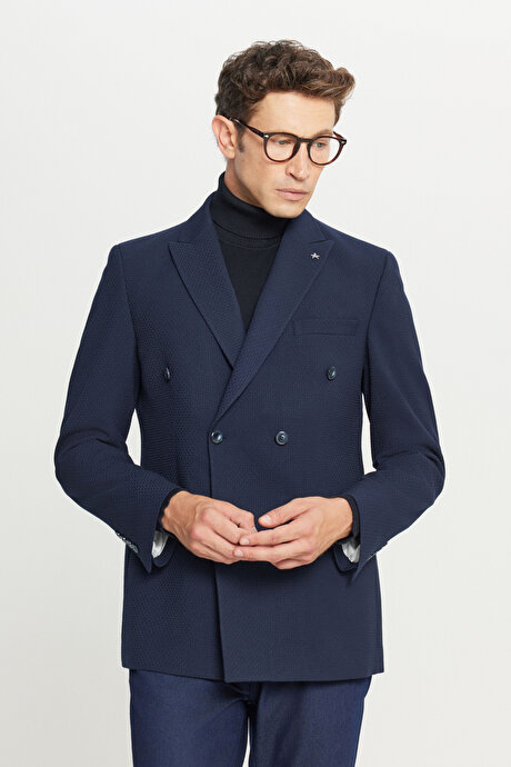 Slim Fit Dar Kesim Kırlangıç Yaka Gofre Desenli Kapak Cepli Kruvaze Lacivert Ceket resmi