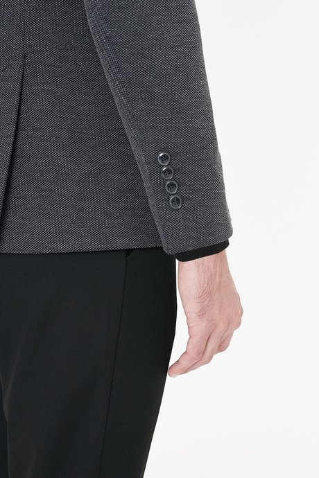 Slim Fit Dar Kesim Mono Yaka Kapak Cepli Armürlü Siyah Ceket resmi