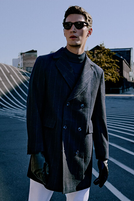 Yünlü Slim Fit Dar Kesim Mono Yaka Çizgili Kapak Cepli Lacivert Palto resmi