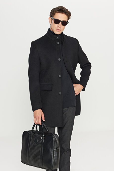 Yünlü Slim Fit Dar Kesim Dik Yaka Kapak Cepli Siyah Palto resmi