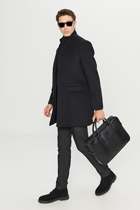 Yünlü Slim Fit Dar Kesim Dik Yaka Kapak Cepli Siyah Palto resmi