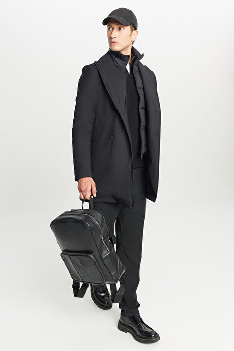 Standart Fit Normal Kesim Geniş Kırlangıç Yaka Yan Cepli Siyah Kaban resmi