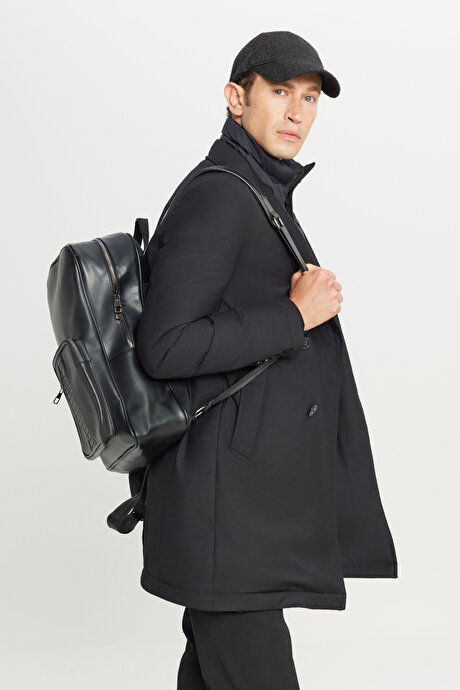 Standart Fit Normal Kesim Geniş Kırlangıç Yaka Yan Cepli Siyah Kaban resmi