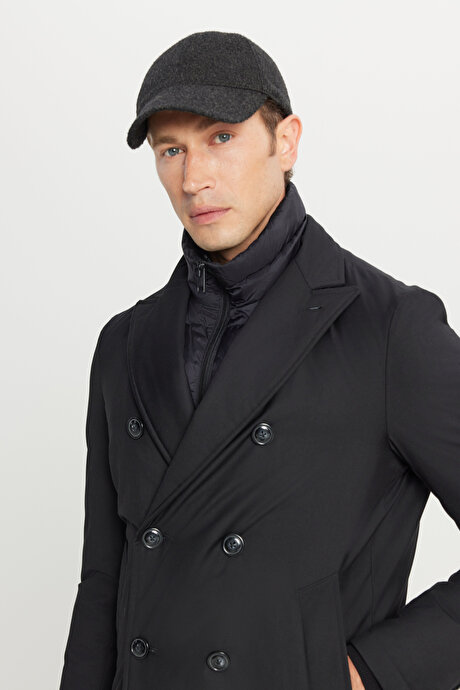 Standart Fit Normal Kesim Geniş Kırlangıç Yaka Yan Cepli Siyah Kaban resmi