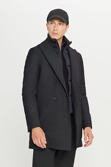 Standart Fit Normal Kesim Geniş Kırlangıç Yaka Yan Cepli Siyah Kaban resmi