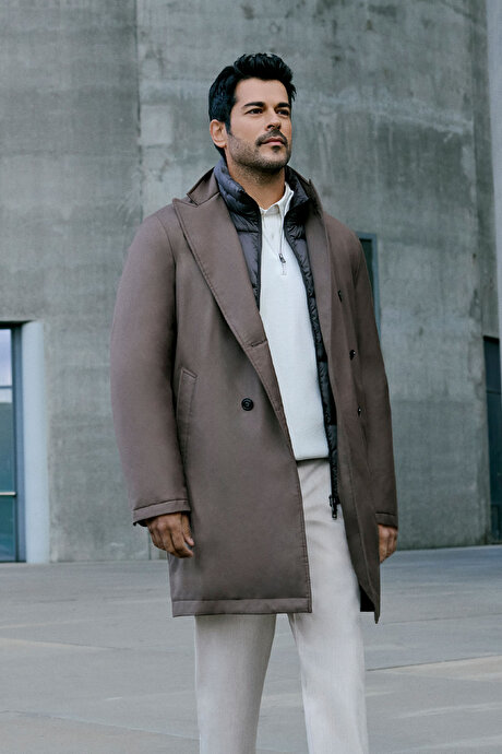 Standart Fit Normal Kesim Geniş Kırlangıç Yaka Yan Cepli Vizon Kaban resmi