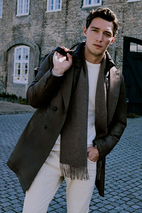 Standart Fit Normal Kesim Geniş Kırlangıç Yaka Yan Cepli Vizon Kaban resmi