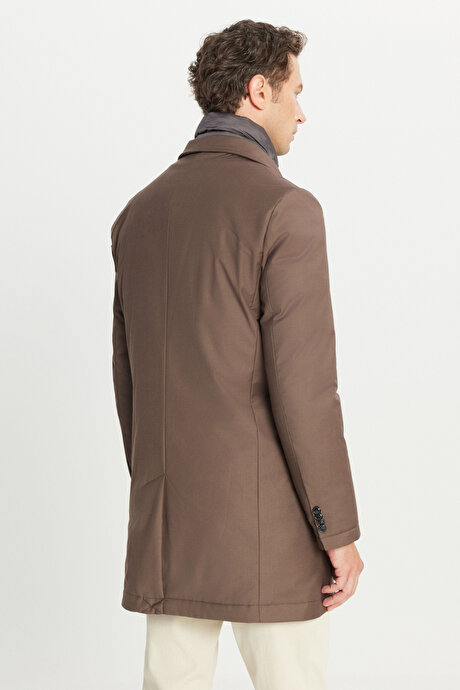 Standart Fit Normal Kesim Geniş Kırlangıç Yaka Yan Cepli Vizon Kaban resmi