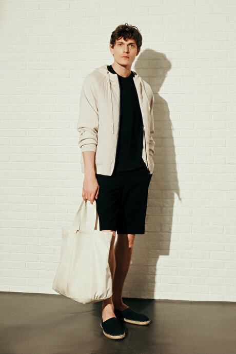 Standart Fit Normal Kesim Dolgulu Kapüşonlu Yan Cepli Bej Mont resmi