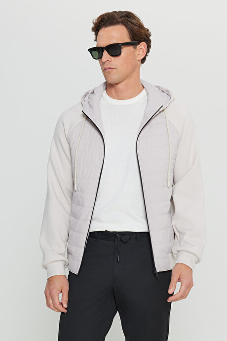 Standart Fit Normal Kesim Dolgulu Kapüşonlu Yan Cepli Bej Mont resmi