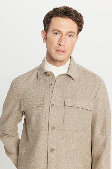 Yünlü Comfort Fit Rahat Kesim Gömlek Yaka Çift Kapak Cepli Bej Mont resmi