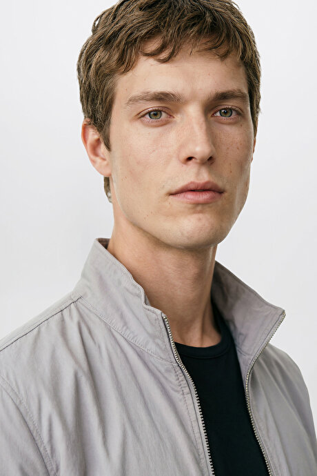 Mevsimlik Standart Fit Normal Kesim Dik Yaka Fermuarlı Cepli Bomber Ceket Gri Mont resmi