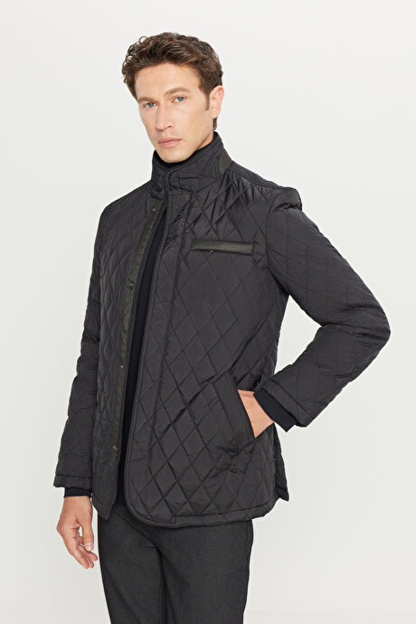 Standart Fit Normal Kesim Dik Yaka Yan Cepli Siyah Mont resmi