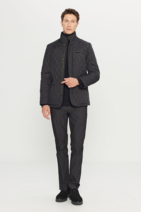 Standart Fit Normal Kesim Dik Yaka Yan Cepli Siyah Mont resmi