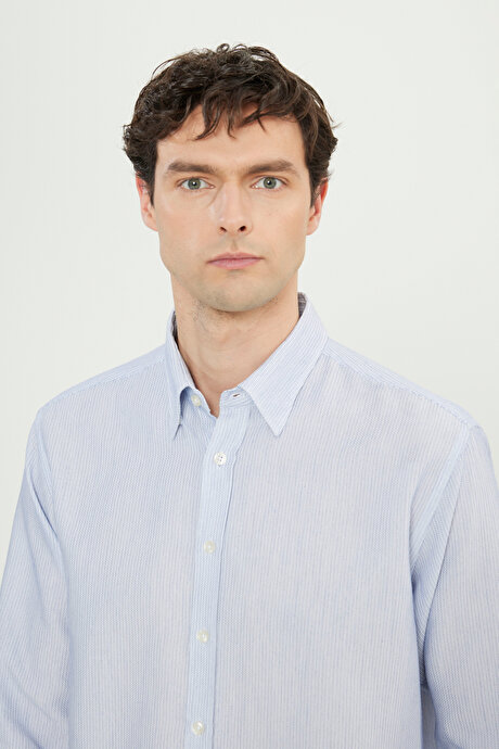 Pamuklu Comfort Fit Rahat Kesim Küçük İtalyan Yaka Armürlü Mavi Gömlek resmi