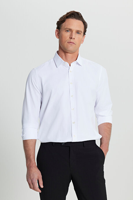 Pamuklu Slim Fit Dar Kesim Klasik Yaka Armürlü Beyaz Gömlek resmi