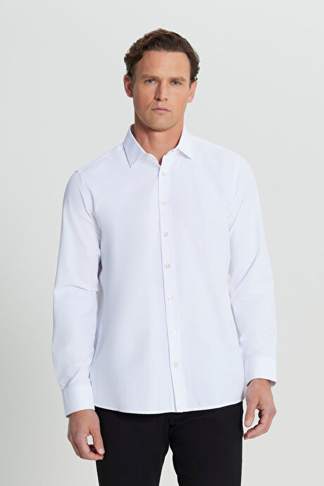 Pamuklu Slim Fit Dar Kesim Klasik Yaka Armürlü Beyaz Gömlek resmi