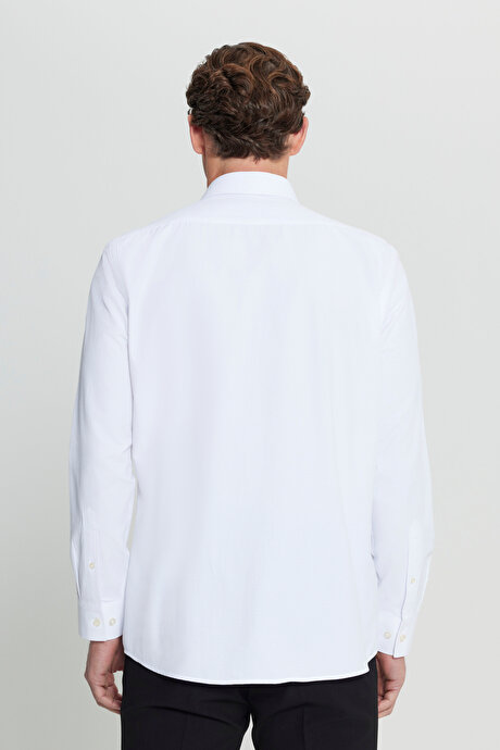 Pamuklu Slim Fit Dar Kesim Klasik Yaka Armürlü Beyaz Gömlek resmi